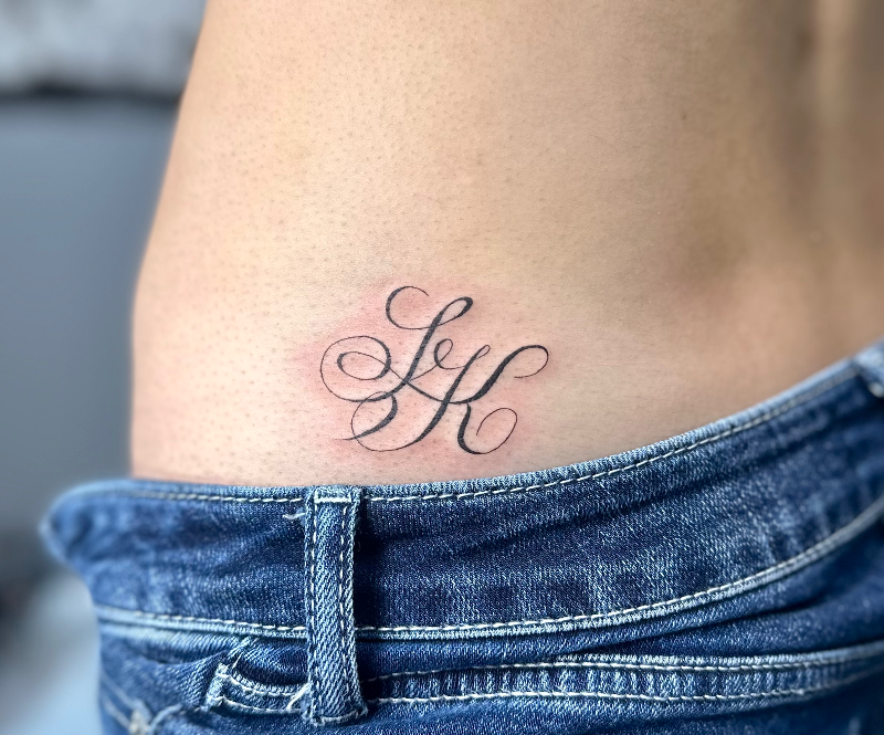 レタリングタトゥー｜Lettering Tattoo on Waist – Design Example