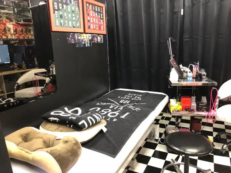 Hotelという名の美容室 tattoo studio yamadaキャップ